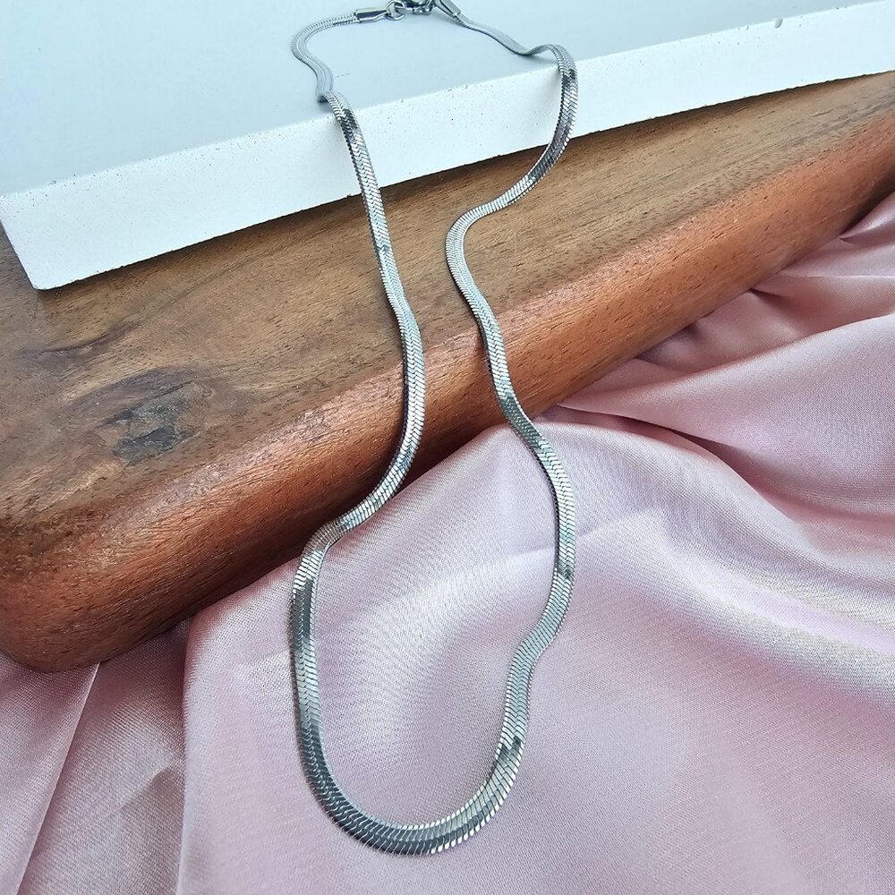 🩷 2/$25 - 18" Stainless Steel Herringbone Chain Necklace - Silver - Picture 4 of 9